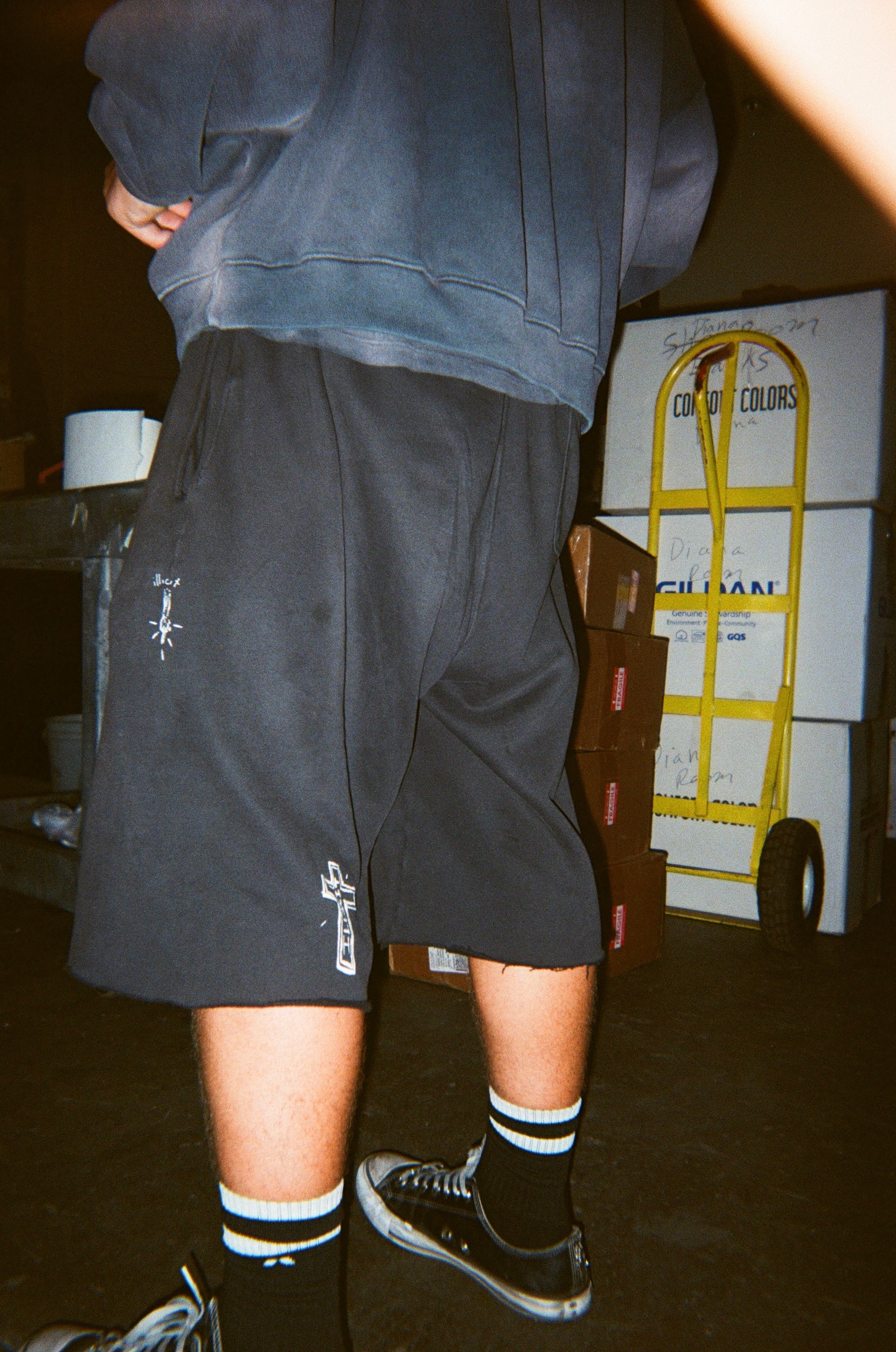 SKETCH CROSS SWEATSHORT