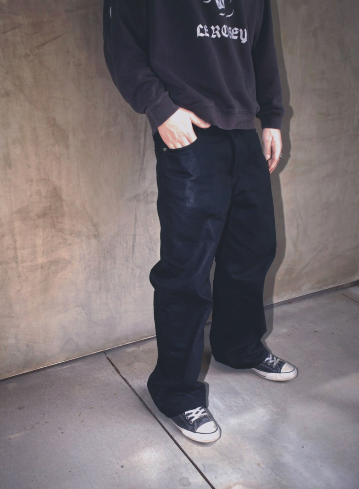 ILLICIT CUT DENIM